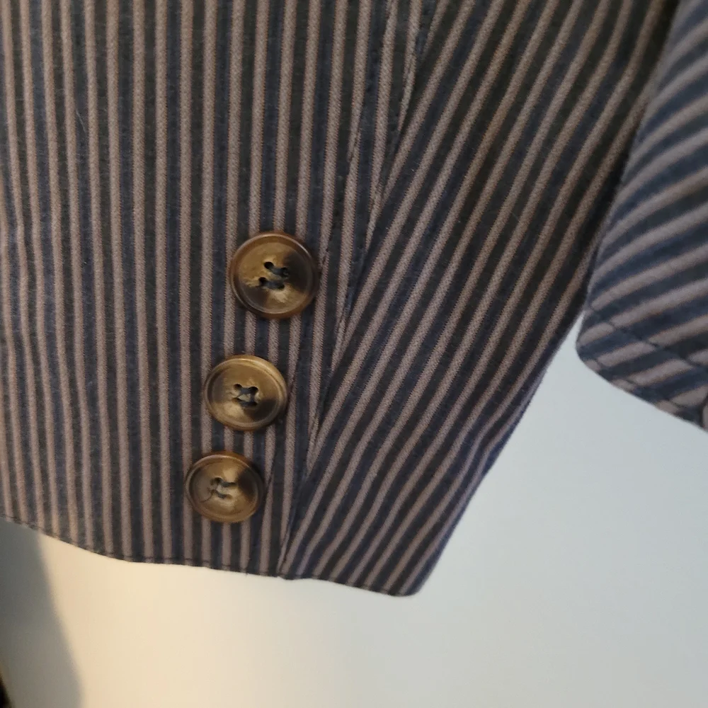 APOSTROPHE WOMENS SIZE 8 GRAY STRIPED STRUCTURED BLAZER-TIES IN THE FRONT - Picture 10 of 15